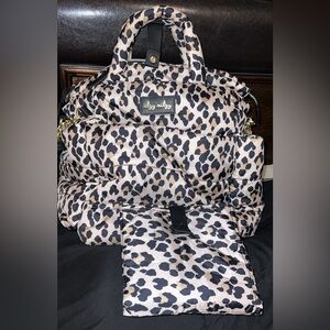 Itzy Ritzy Leopard Pattern Baby Bag w/ matching changing pad!